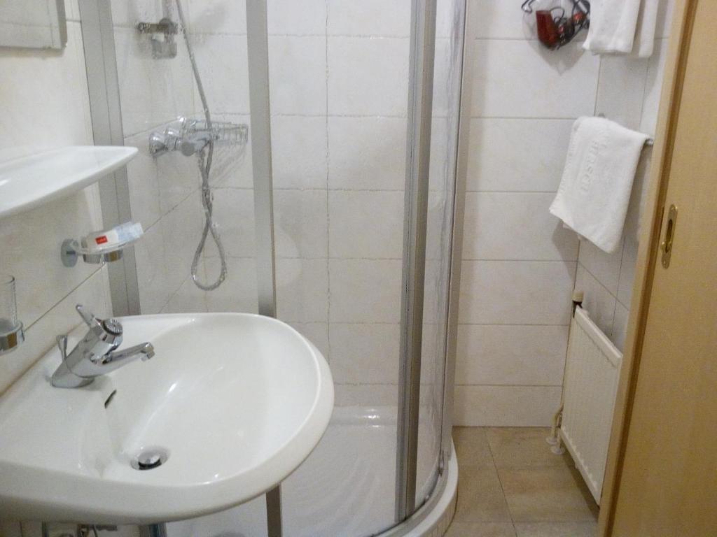 Koupelna v ubytování Hotel zum goldenen Hirschen
