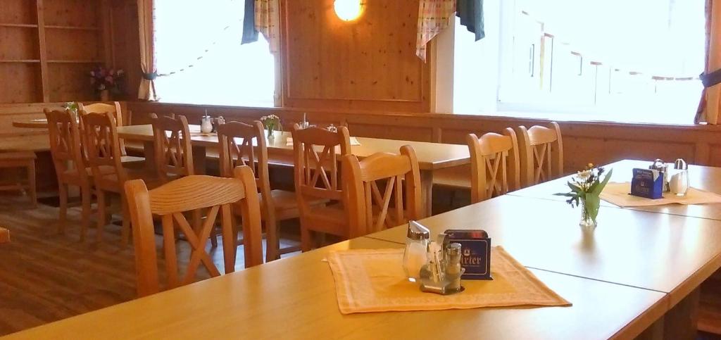 Restaurace v ubytování Hotel zum goldenen Hirschen