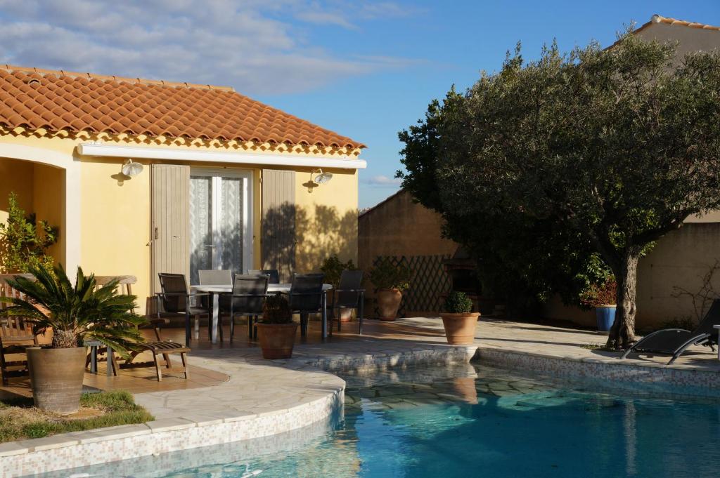 Casa con piscina y patio en Mer et Soleil, en Sausset-les-Pins