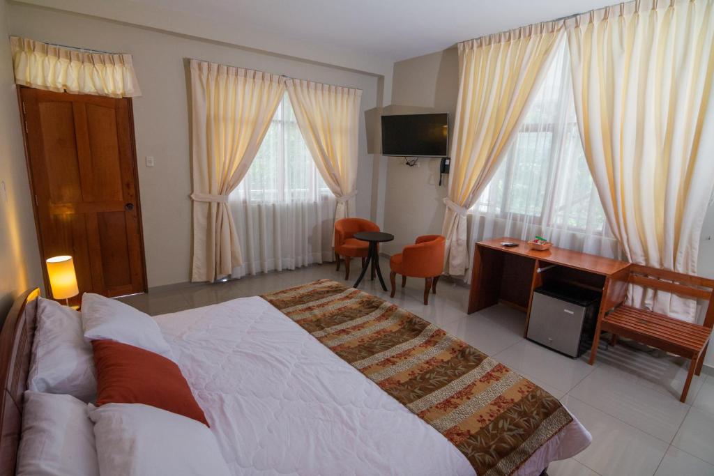 Postel nebo postele na pokoji v ubytování La Floresta Tarapoto Hostal