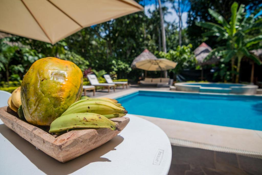 Bazén v ubytování La Floresta Tarapoto Hostal nebo v jeho okolí