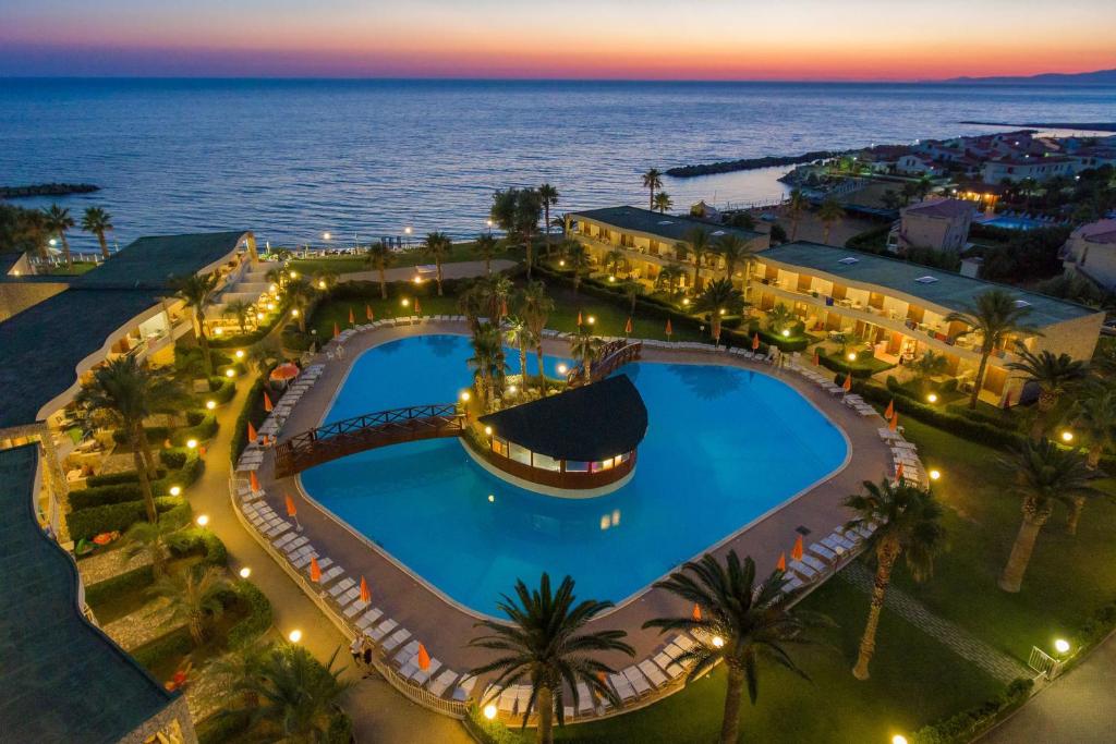 an overhead view of a swimming pool at the beach at Club Residence La Castellana Mare in Belvedere Marittimo