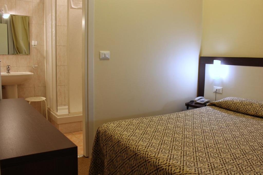 Кровать или кровати в номере Hotel Boccascena