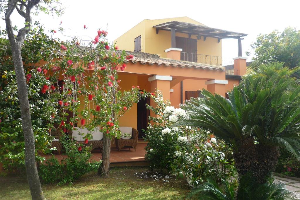 Κήπος έξω από το VILLA REMILIA a 600 m dal mare di Tortolì