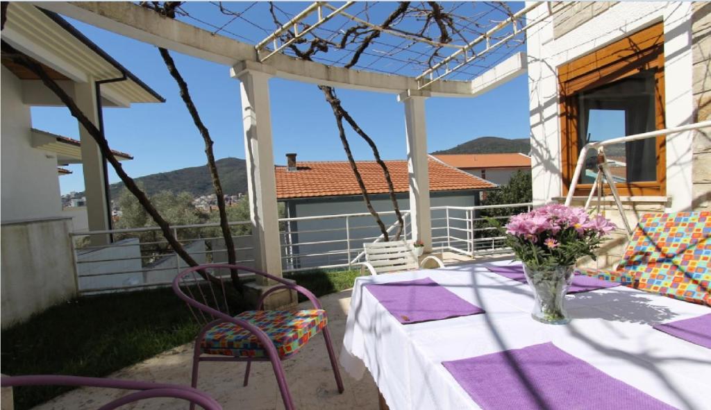 Balkón nebo terasa v ubytování Villa Antic with private pool in BUDVA