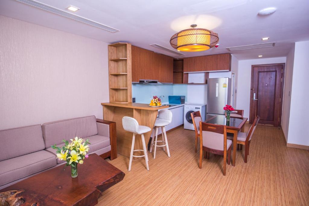 Kuchyň nebo kuchyňský kout v ubytování Orussey One Hotel & Apartment