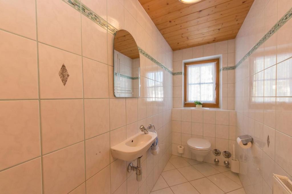 Kúpeľňa v ubytovaní Ferienhaus Hohenwarter