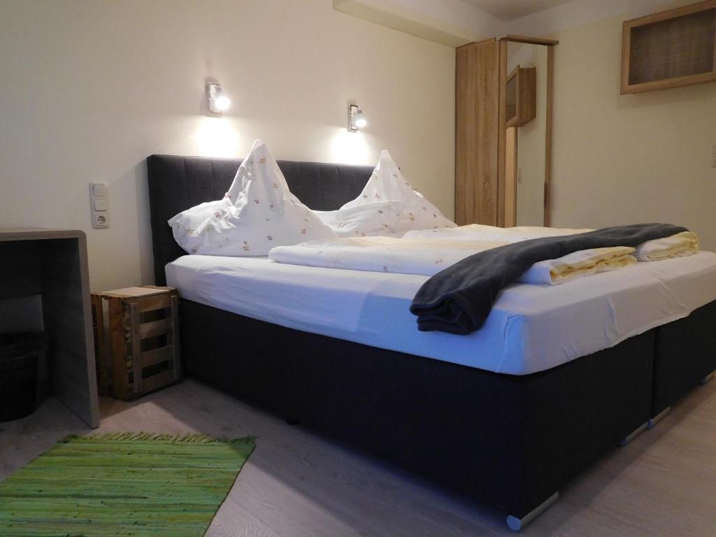 Kirschberghof Gästehaus und Weinverkauf - Double Room With Garden View