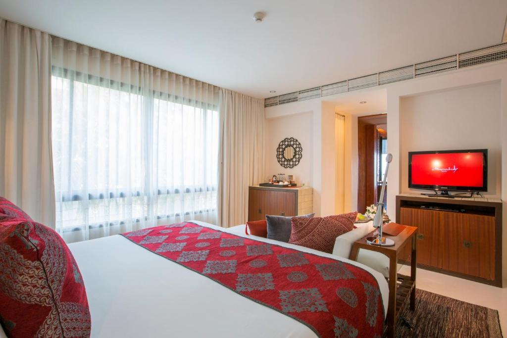Marrakesh Hua Hin Resort & Spa - Oceanfront Suite Balcón Jacuzzi