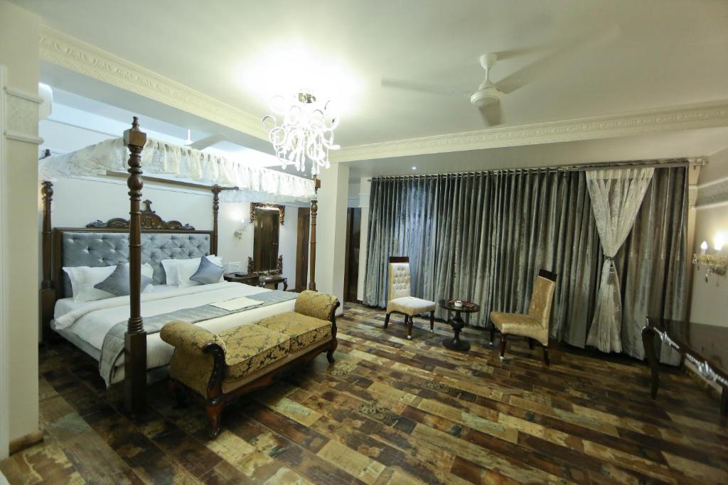 Postel nebo postele na pokoji v ubytování Hotel President