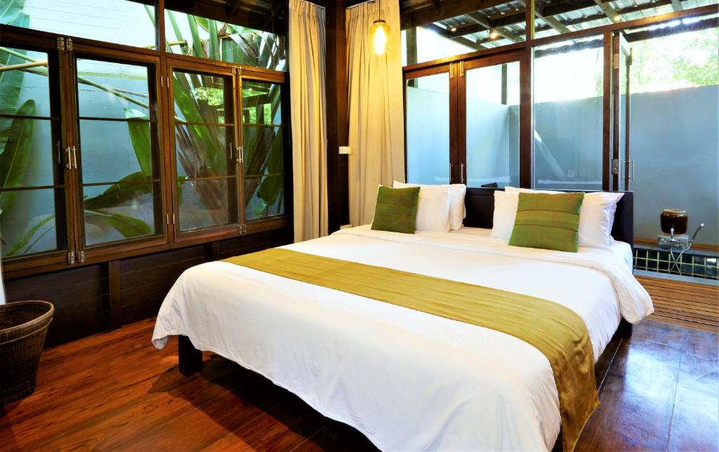 The Quarter Pai - 12