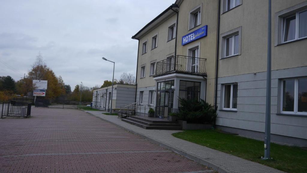 Hotel Julianów - Resim 6