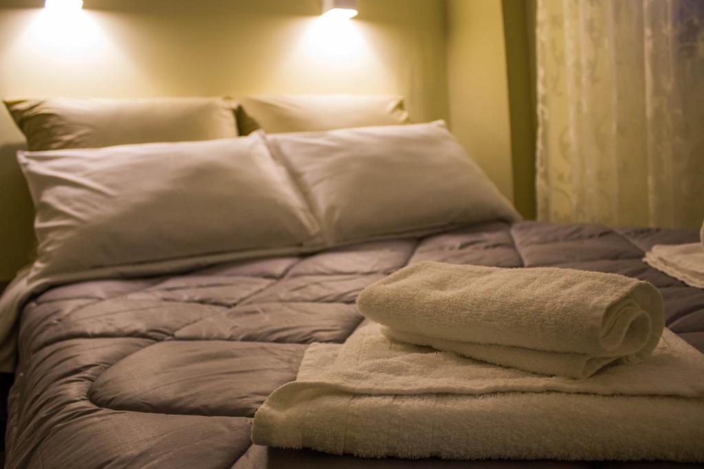 Łóżko lub łóżka w pokoju w obiekcie Bonne Nuit Pension