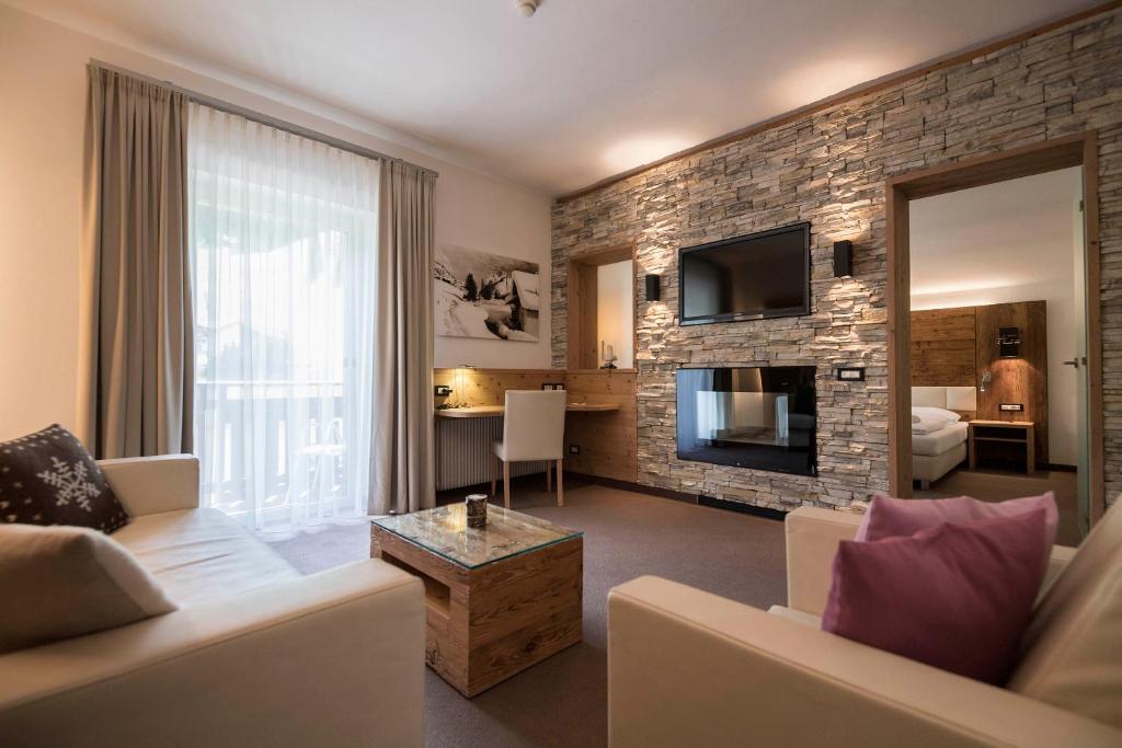 TV a/nebo společenská místnost v ubytování Hotel Aaritz