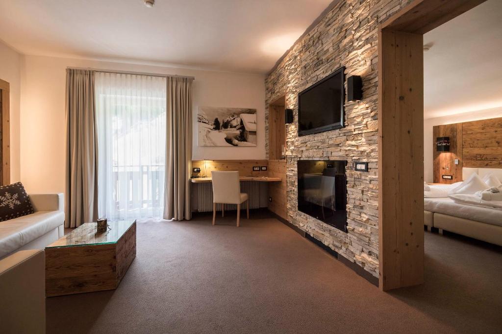 TV a/nebo společenská místnost v ubytování Hotel Aaritz