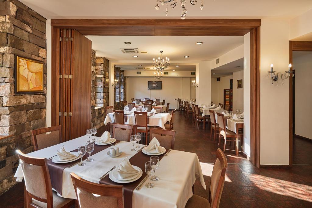 Restaurace v ubytování Hotel Gino Wellness Rabath