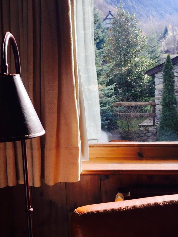 Nespecifikovaný výhled na hory nebo výhled na hory při pohledu z hotelu