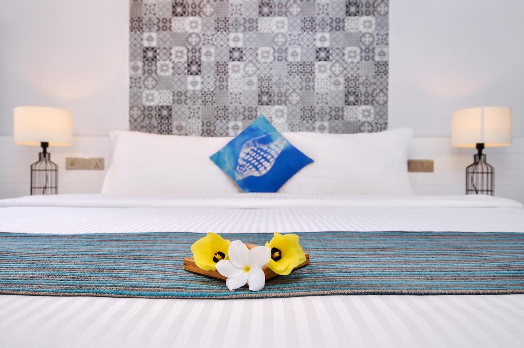 Postel nebo postele na pokoji v ubytování Velana Beach Hotel Maldives