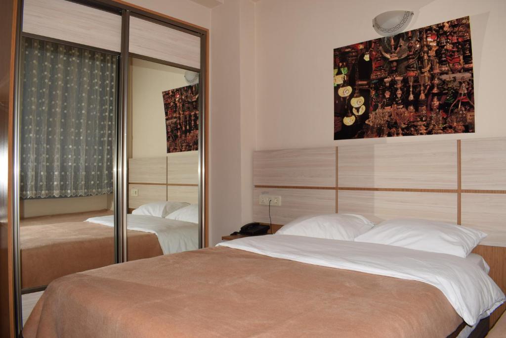 Postel nebo postele na pokoji v ubytování Royal Suites Besiktas