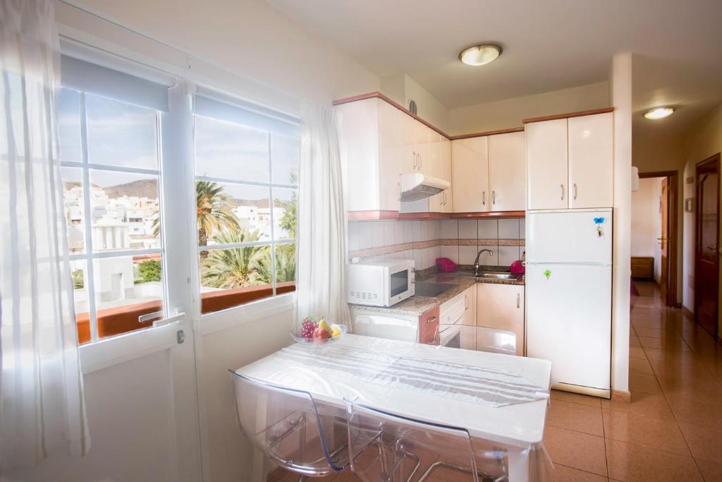 Kuchyňa alebo kuchynka v ubytovaní Apartamento con ascensor en primera línea