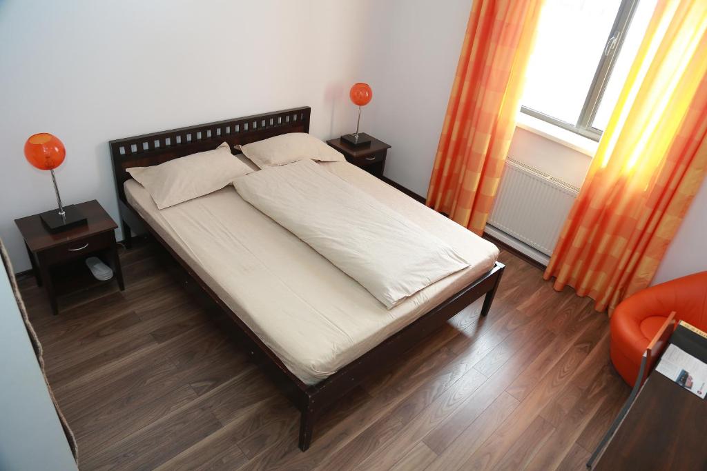 Postel nebo postele na pokoji v ubytování Amir Hotel