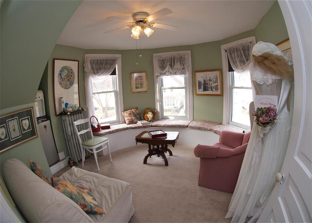 a living room with a couch and a table at Bondy House Bed & Breakfast in Amherstburg