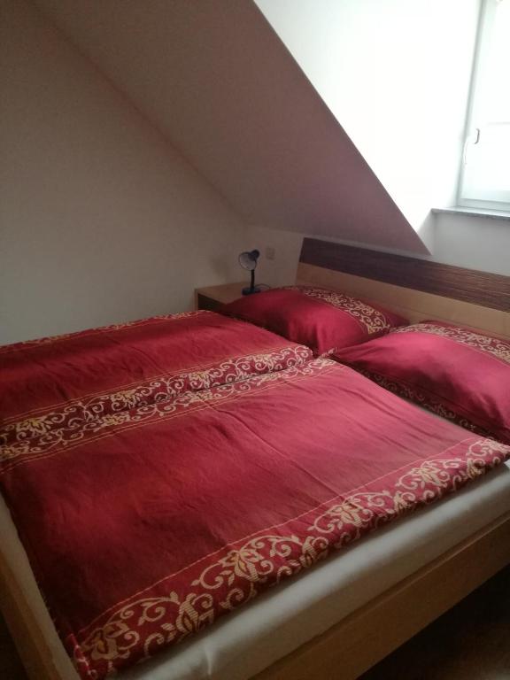 Postel nebo postele na pokoji v ubytování Gästezimmer Sengstschmid