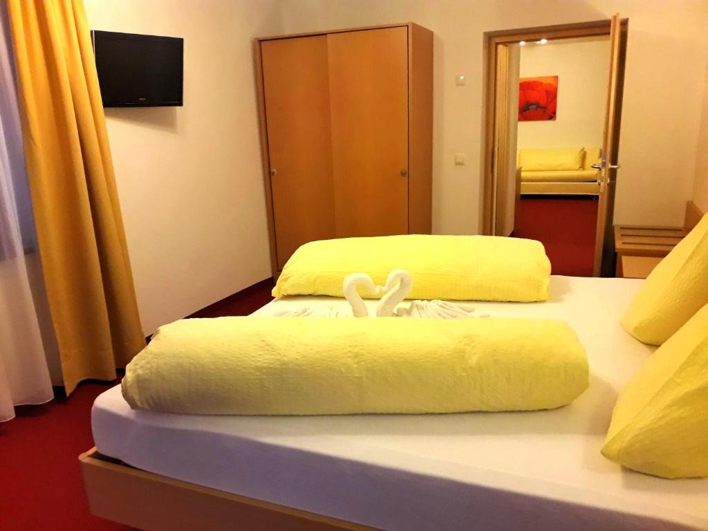 Postel nebo postele na pokoji v ubytování Reschnerhof