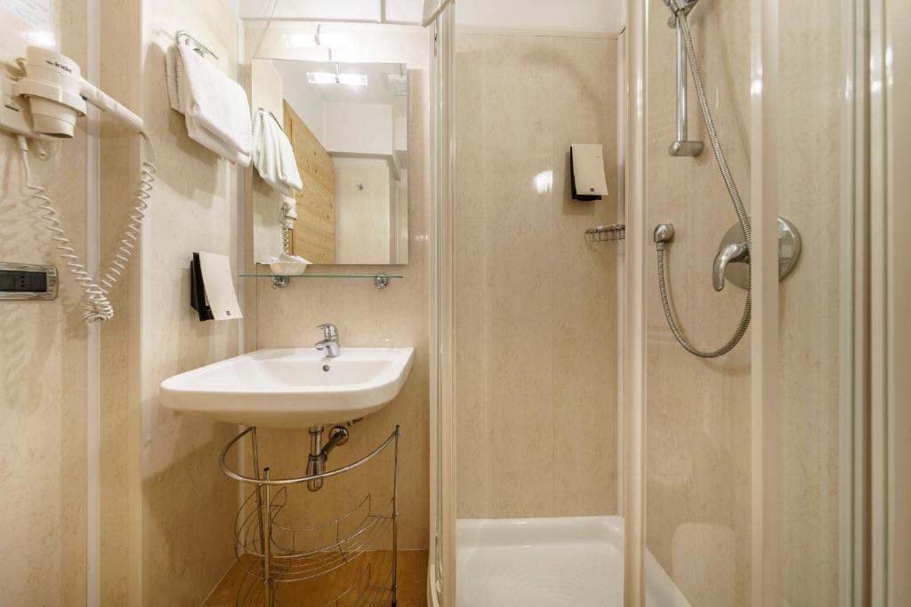 Ванная комната в Hotel Olimpia
