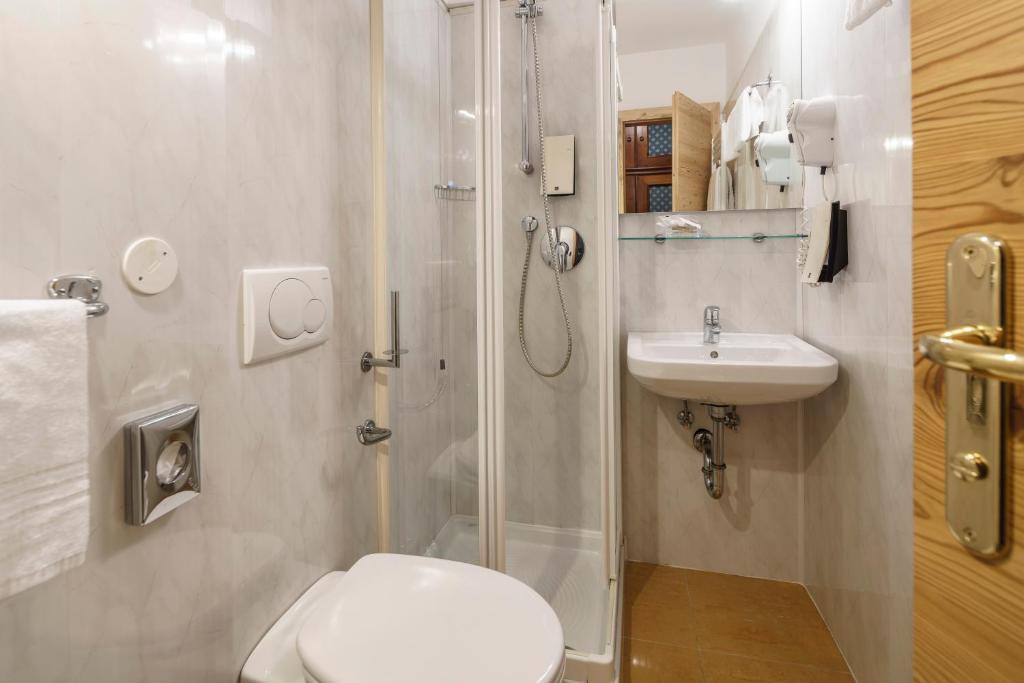 Ванная комната в Hotel Olimpia