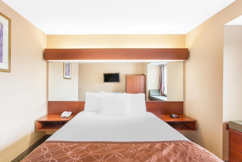 Microtel Inn by Wyndham Rogers - 2 Camas Queen, 2 Dormitorios, Suite, No Fumar