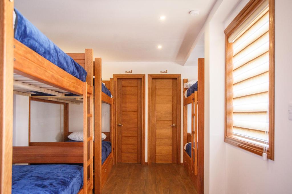 Postel nebo postele na pokoji v ubytování Community Hostel Alausi