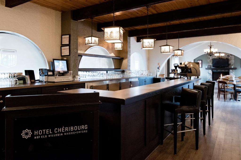 Restaurace v ubytování Hôtel Chéribourg