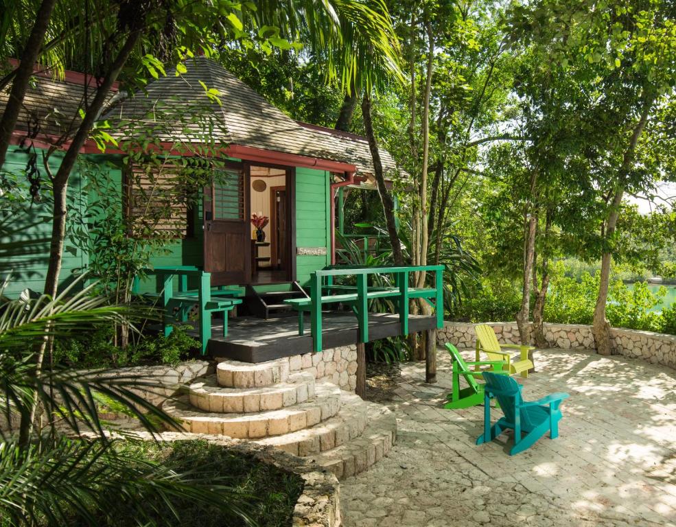 GoldenEye Lagoon Cottages