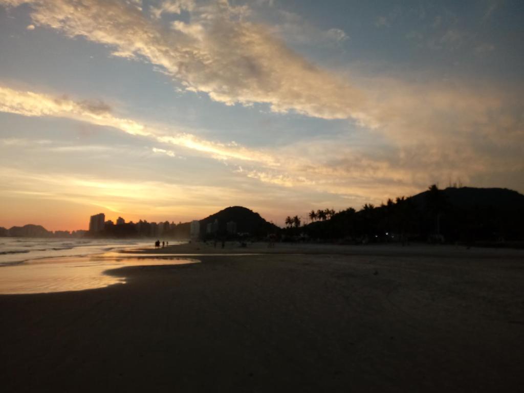  Apartamento 3 dorms para 7 pessoas Guarujá- Praia da Enseada