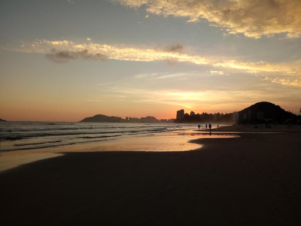 Apartamento 3 dorms para 7 pessoas Guarujá- Praia da Enseada