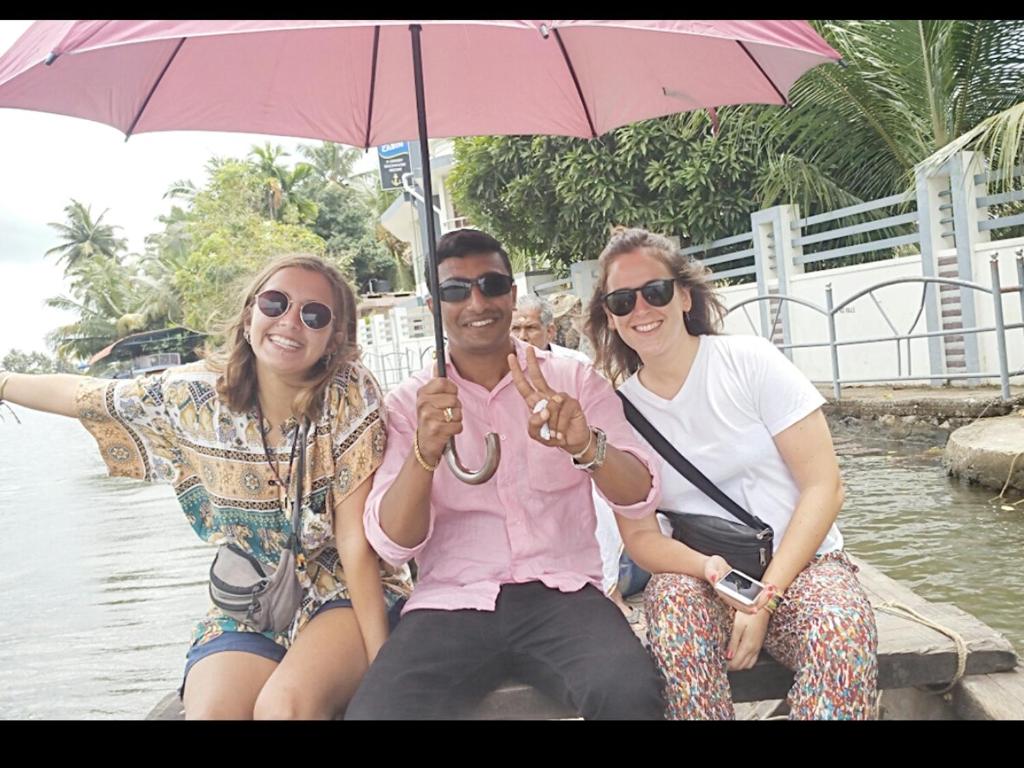 Hosté ubytování ABRU'S Holidays International Travelers
