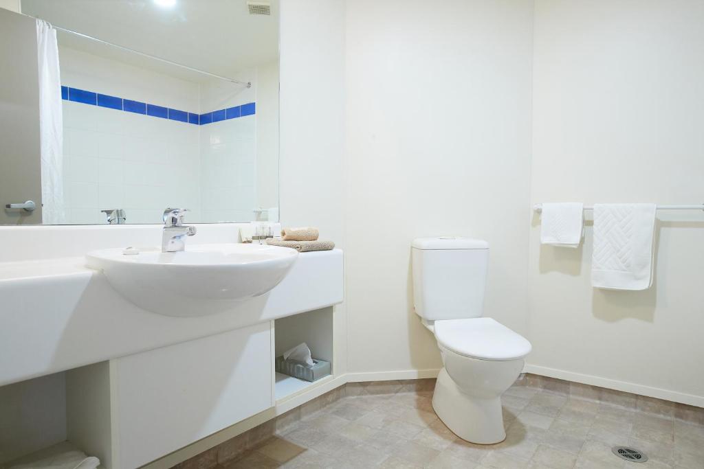 Ventura Inn & Suites Hamilton - Resim 17