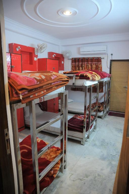 Kuchyň nebo kuchyňský kout v ubytování Hotel Delhi Fantastic near New Delhi Train Station
