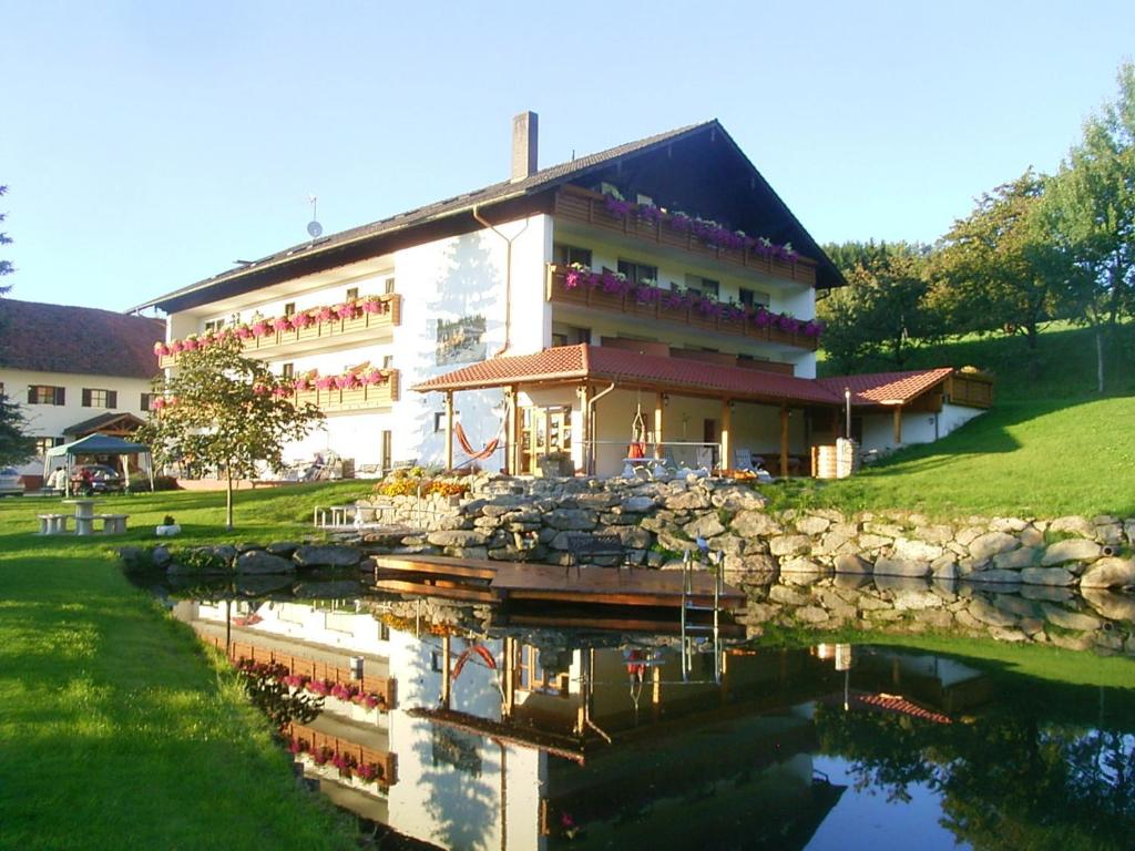 Budova, v ktorej sa hotel nachádza