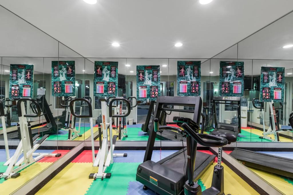 Fitness centrum a/nebo fitness zařízení v ubytování Baymont by Wyndham Pella