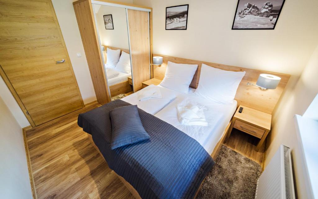 Posteľ alebo postele v izbe v ubytovaní Apartamenty Sun & Snow Szklarska Perła