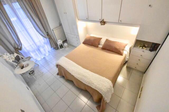 A bed or beds in a room at La Casa di Isabella Loreto