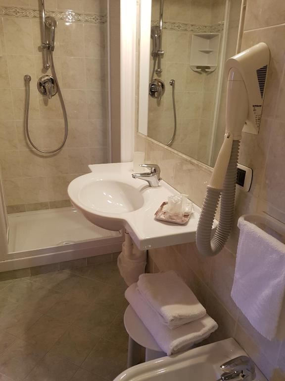 Koupelna v ubytování Hotel Ciampian