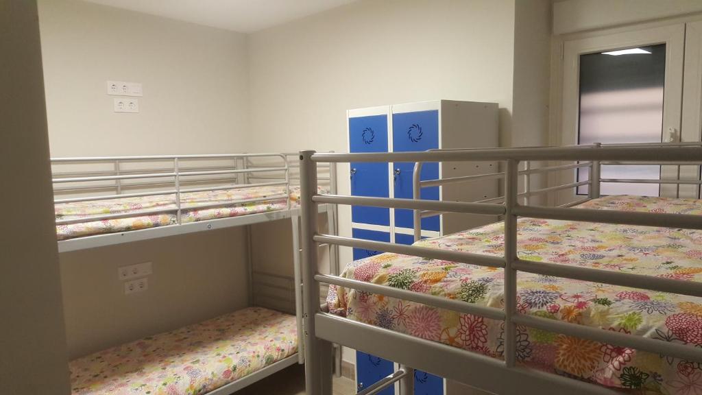 Posteľ alebo postele v izbe v ubytovaní Albergue Logroño Centro