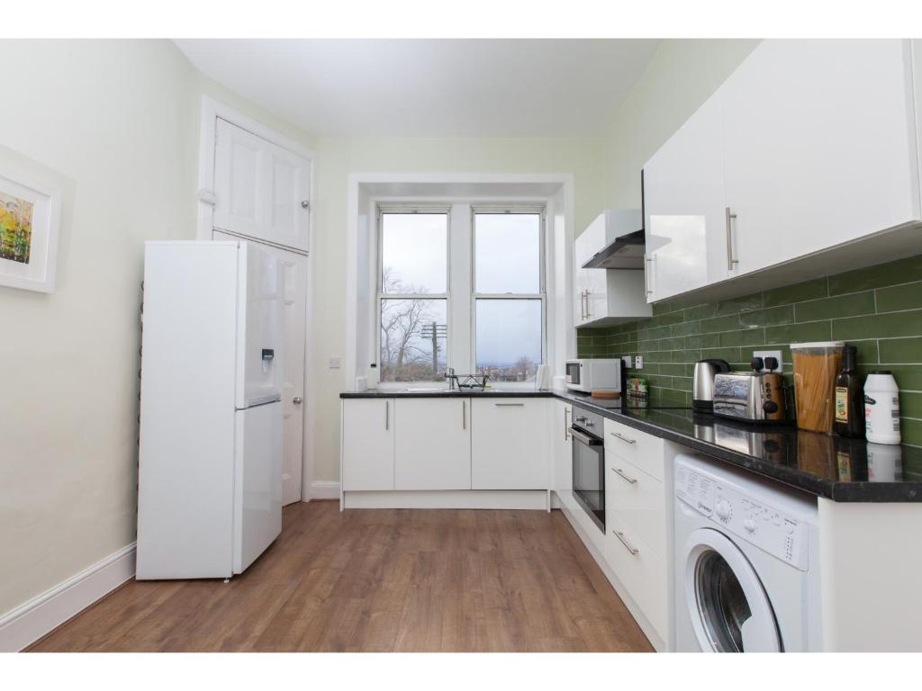 Spacious 2-BR Flat for 4 in Morningside