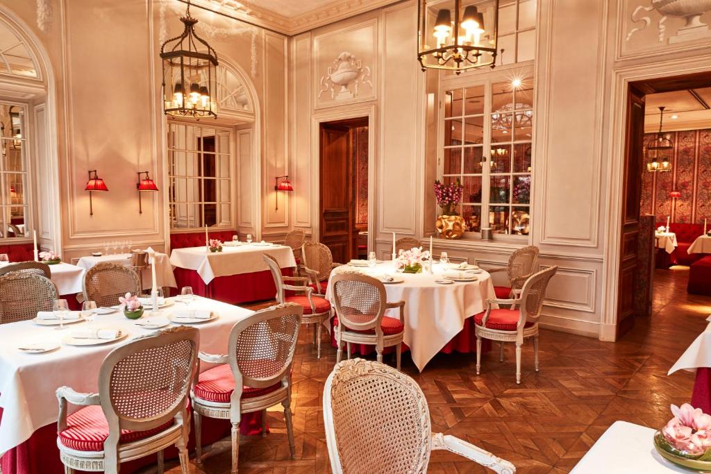 Um restaurante ou outro lugar para comer em Steigenberger Icon Frankfurter Hof