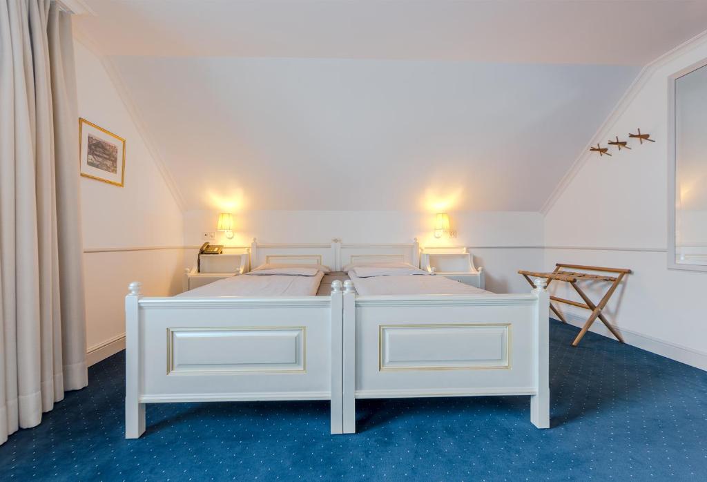Postel nebo postele na pokoji v ubytování Hotel Appenzell