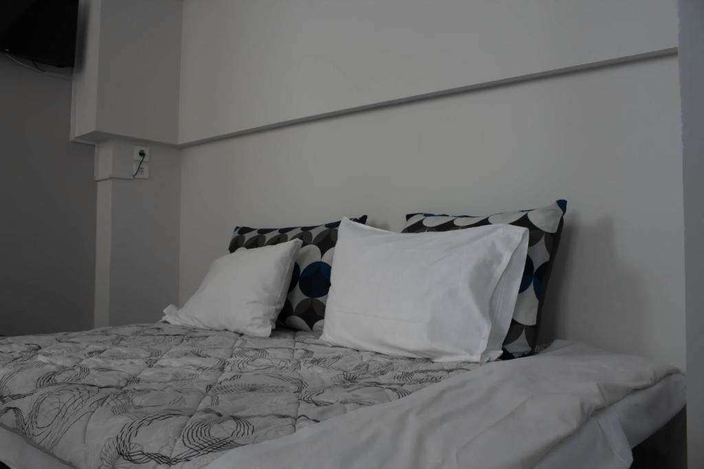Łóżko lub łóżka w pokoju w obiekcie Bonne Nuit Pension
