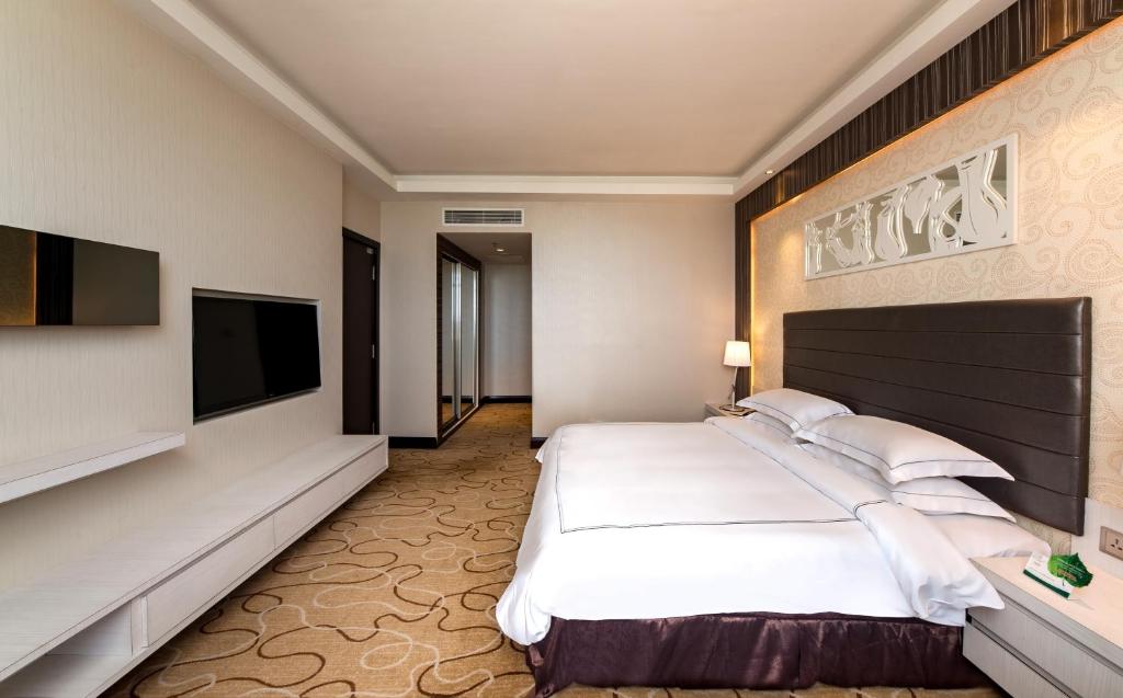 Postel nebo postele na pokoji v ubytování Promenade Hotel Kota Kinabalu